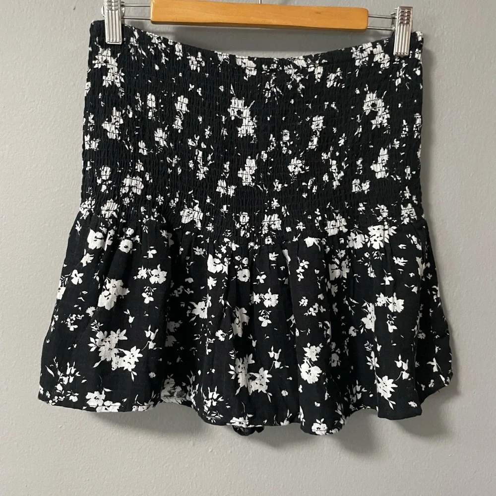 NWT Bershka shirred mini rara skort in black floral. Size Large